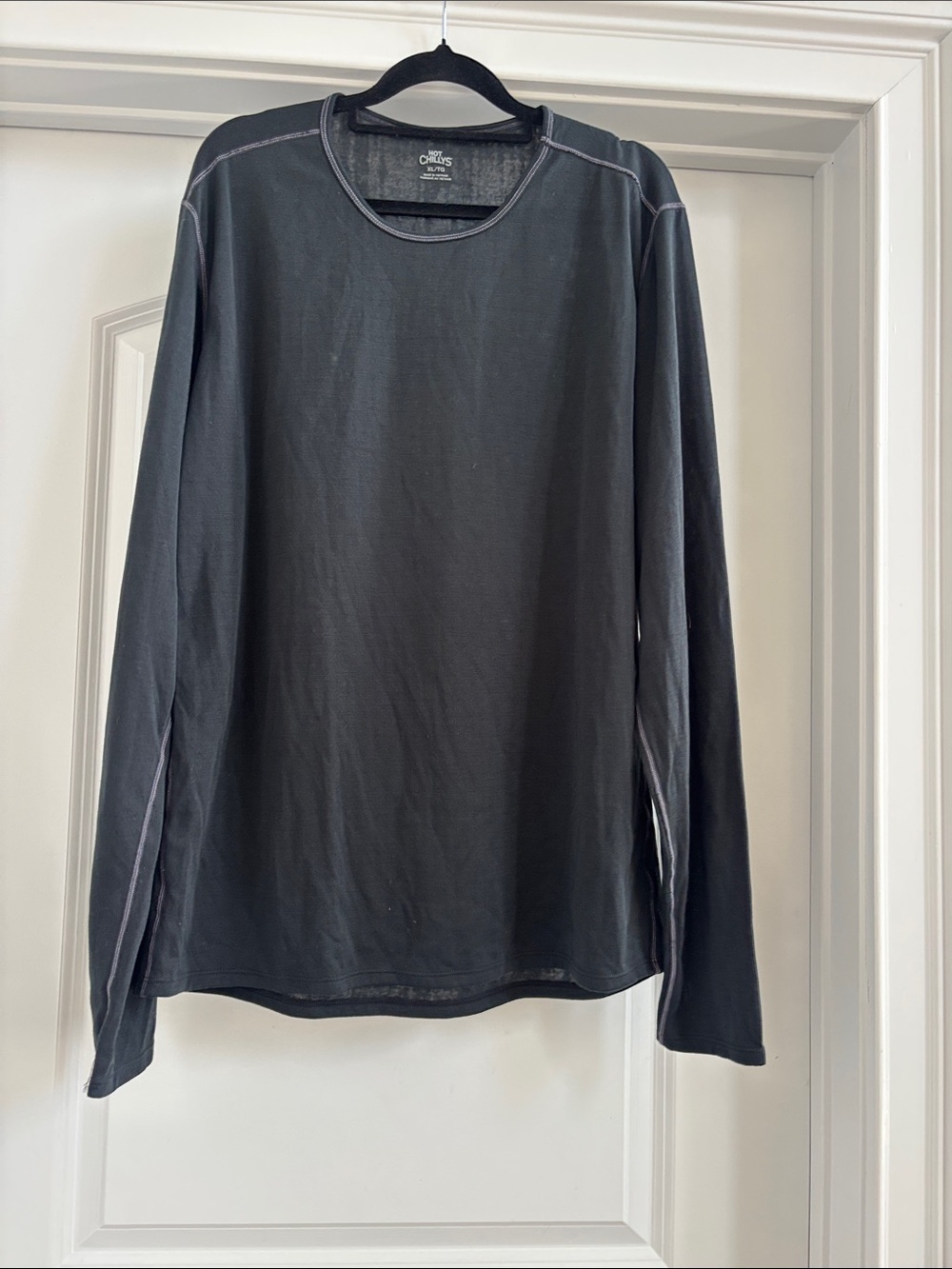 Hot Chilly’s THERMAL black Long-Sleeve Crew Shirt